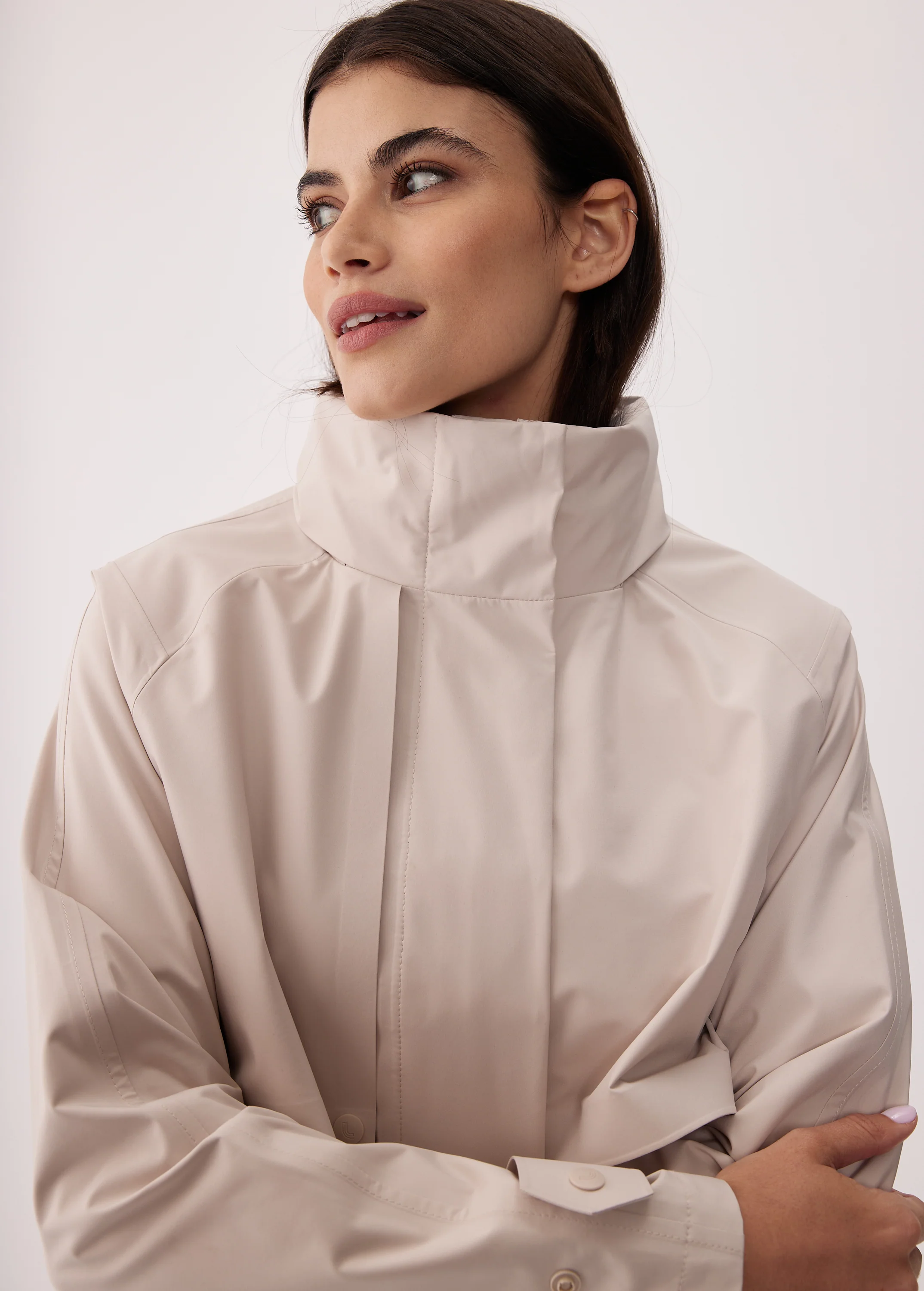 Alizé Short Trench Coat - Image 4