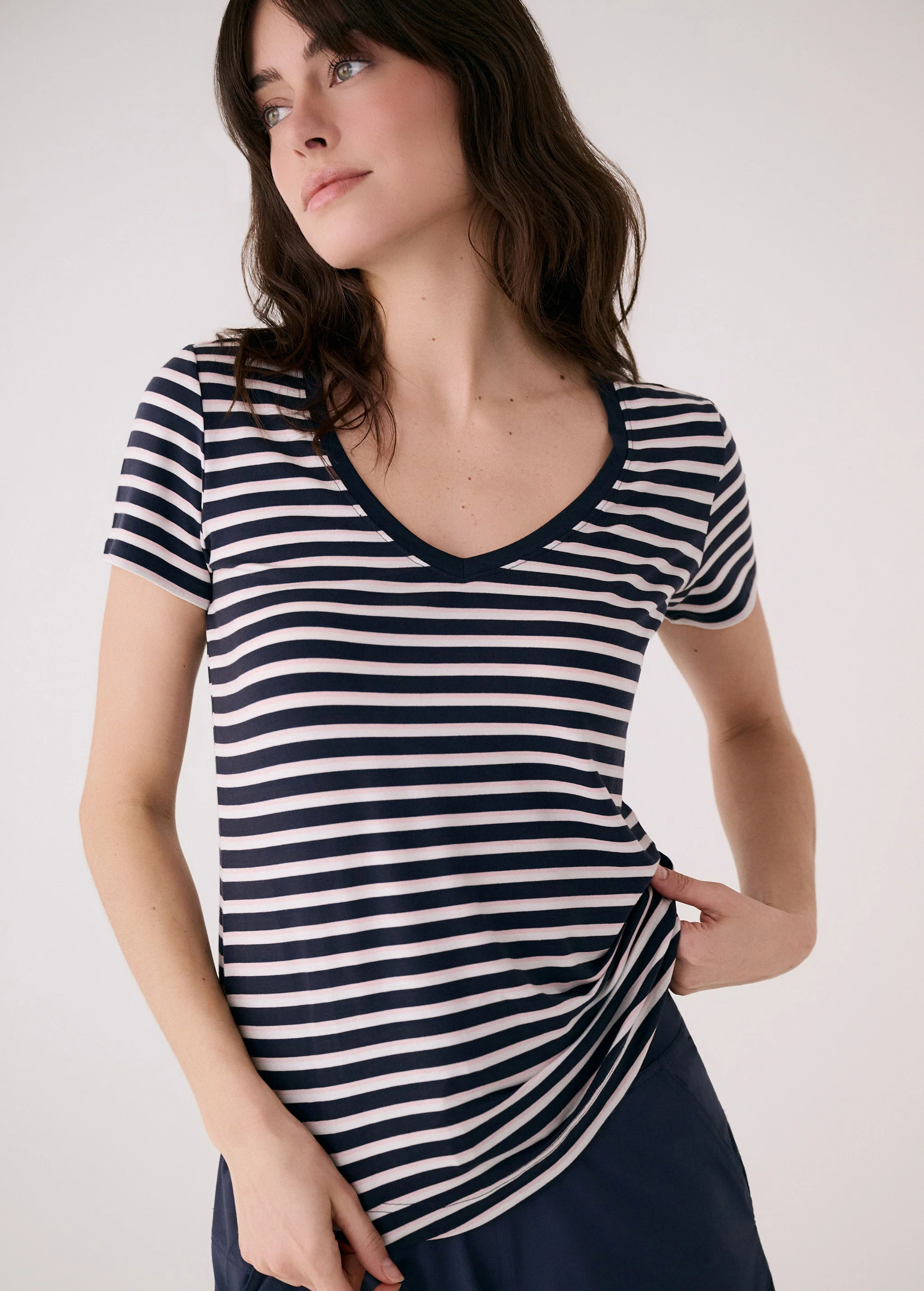 Dynamic V-neck
