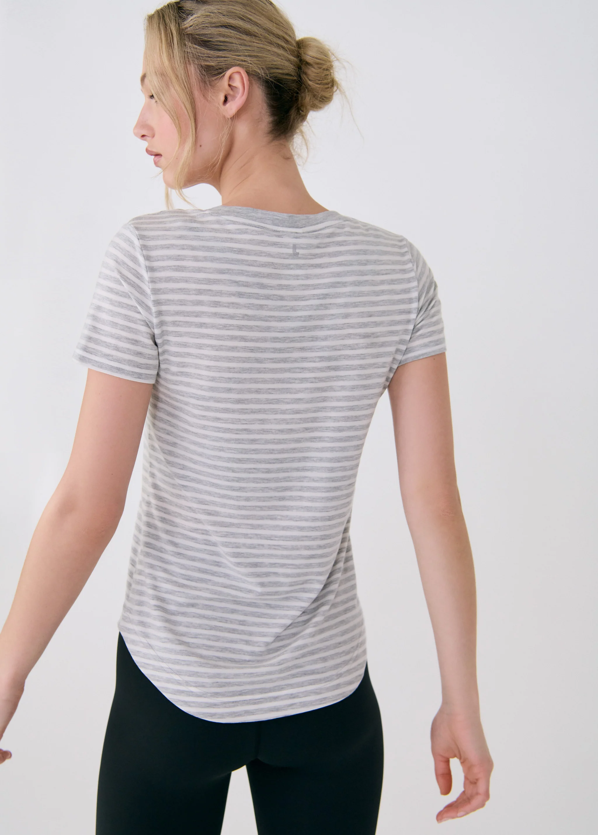 Dynamic V-neck - Image 10