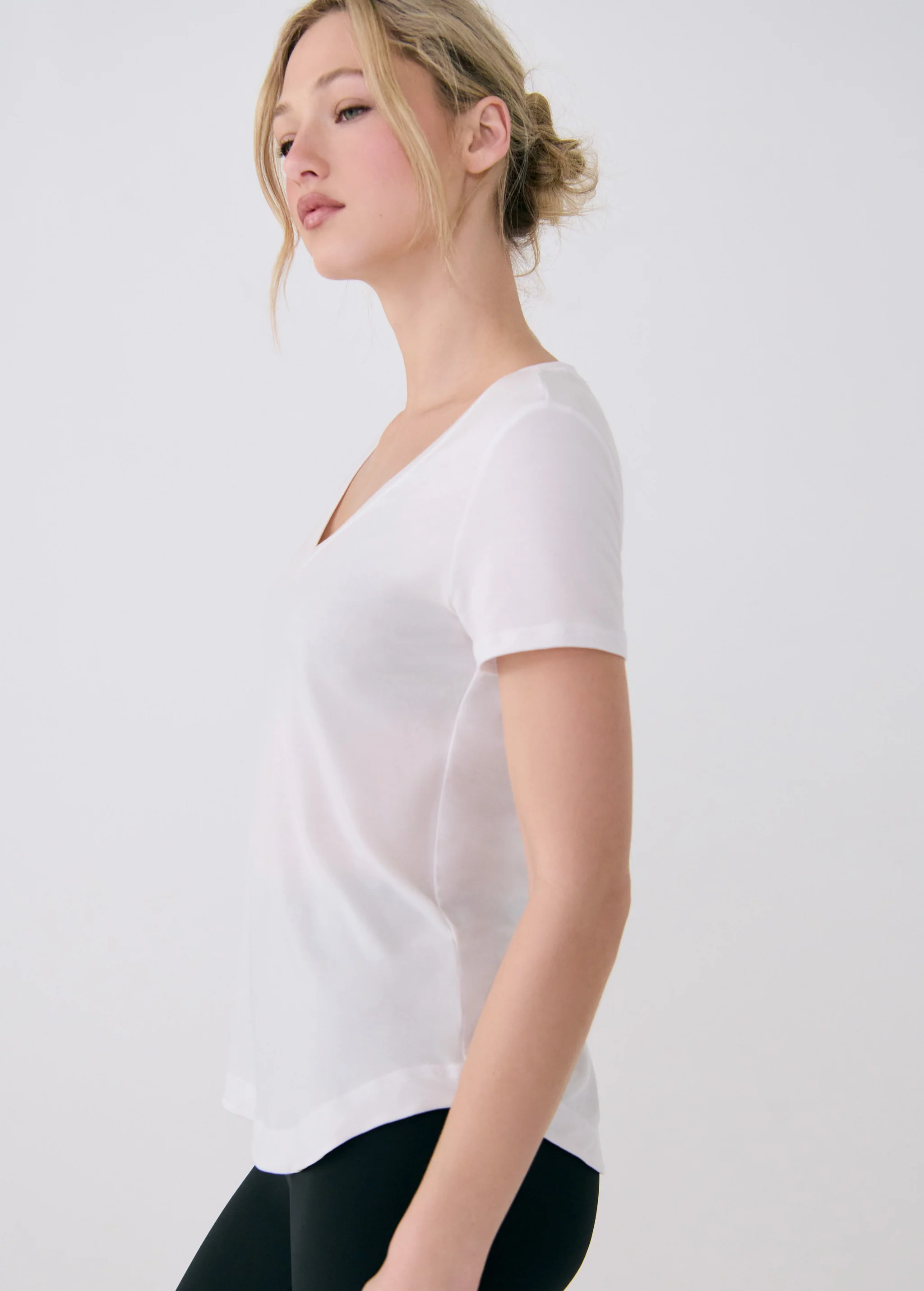 Dynamic V-neck - Image 16