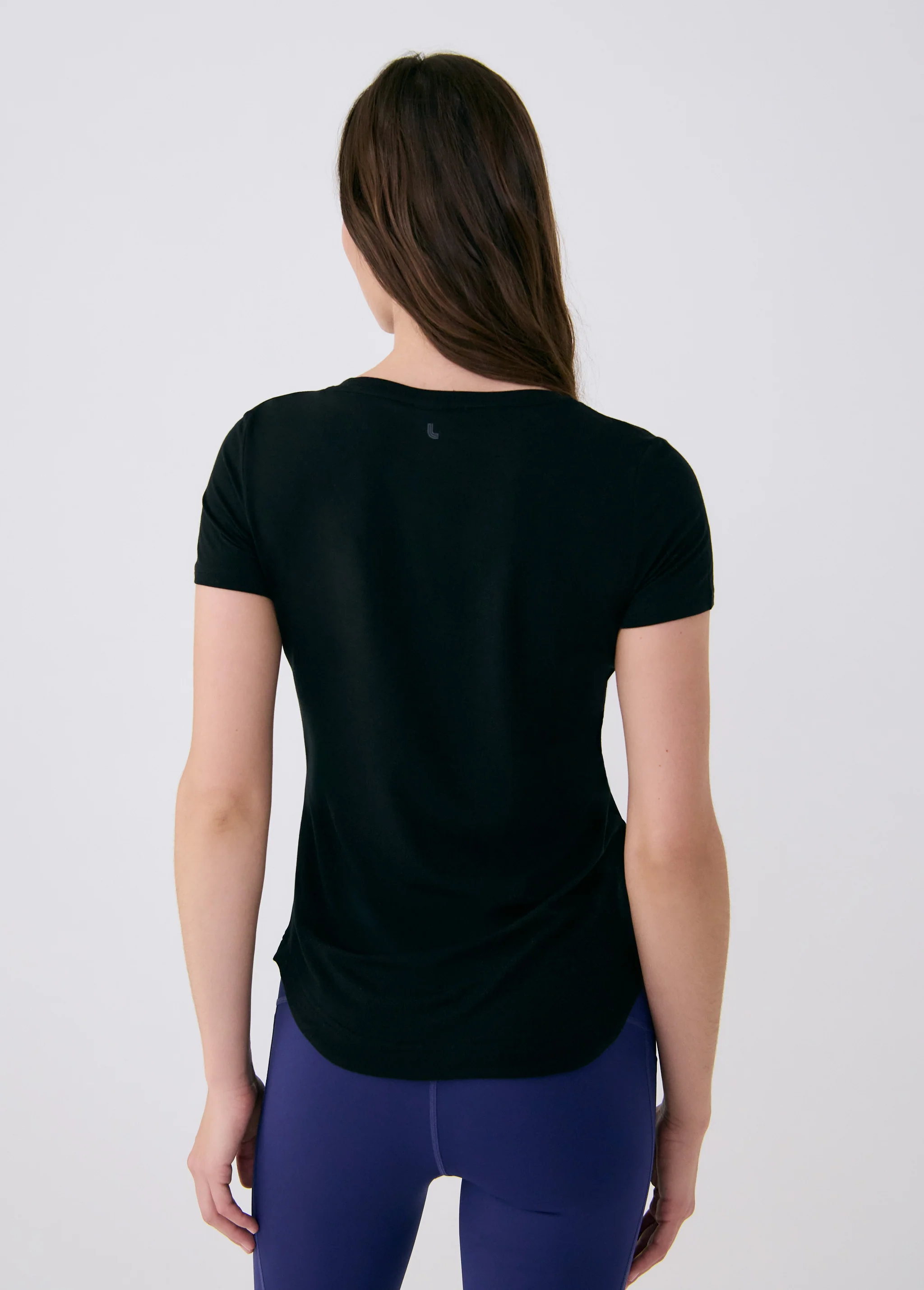 Dynamic V-neck - Image 20