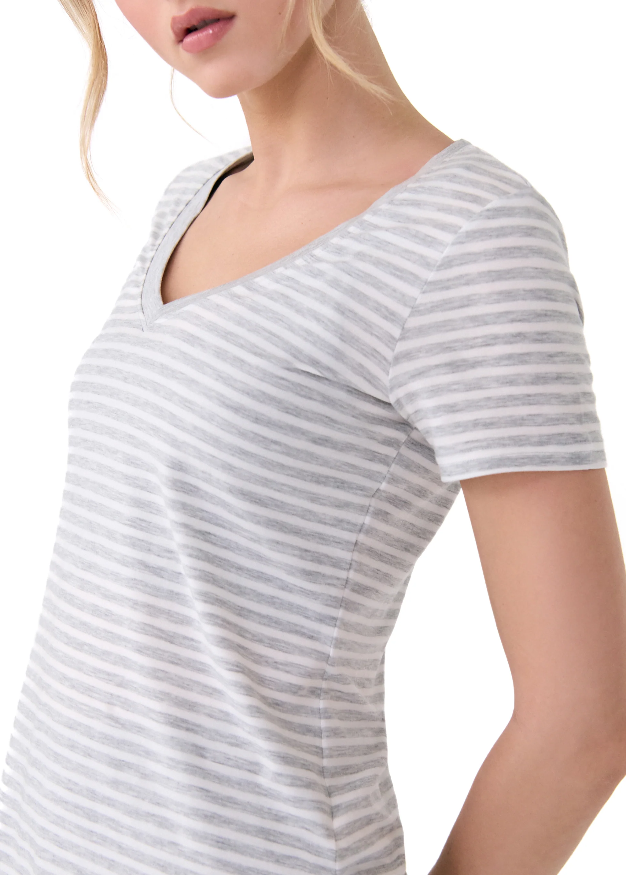 Dynamic V-neck - Image 25