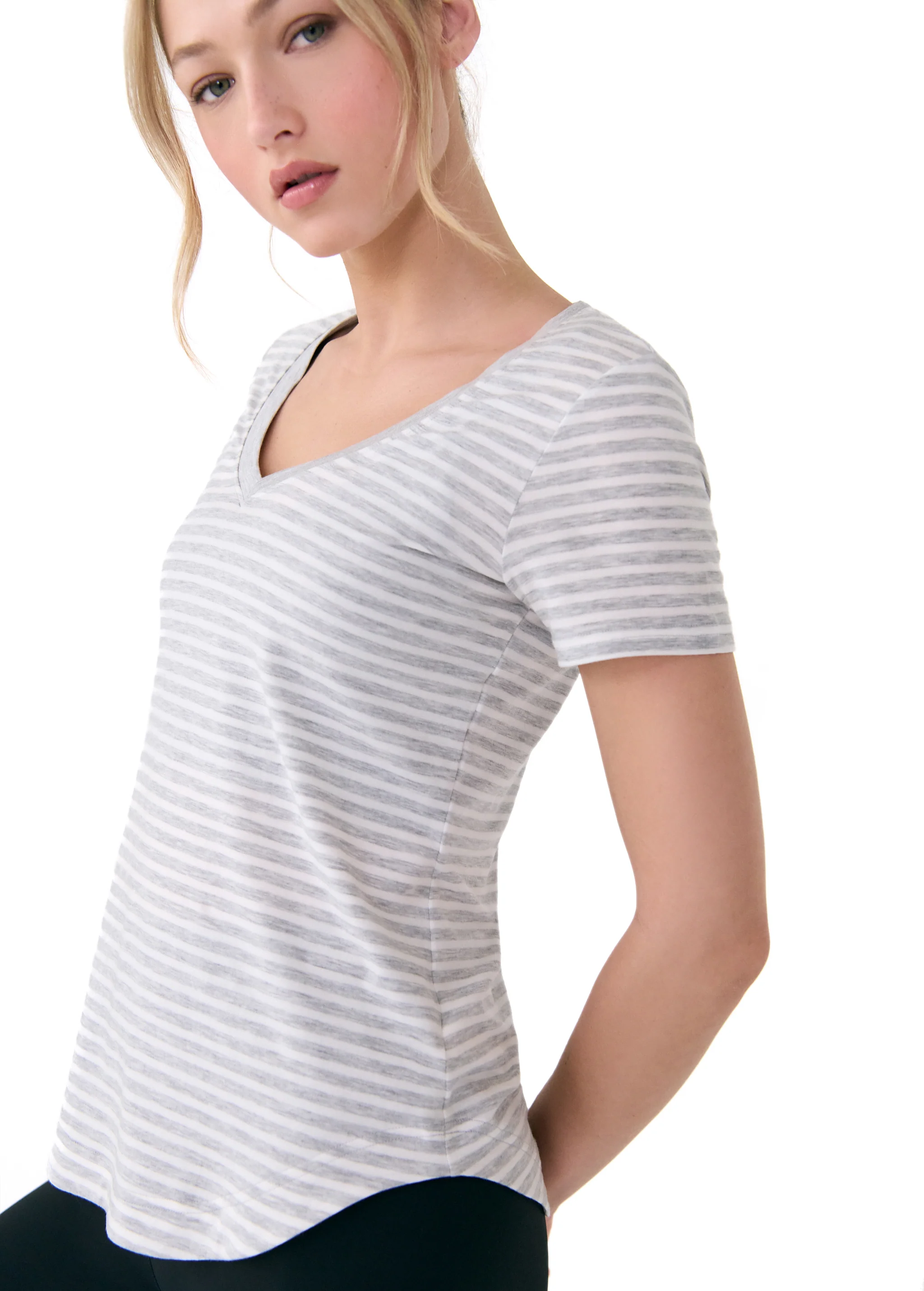 Dynamic V-neck - Image 26