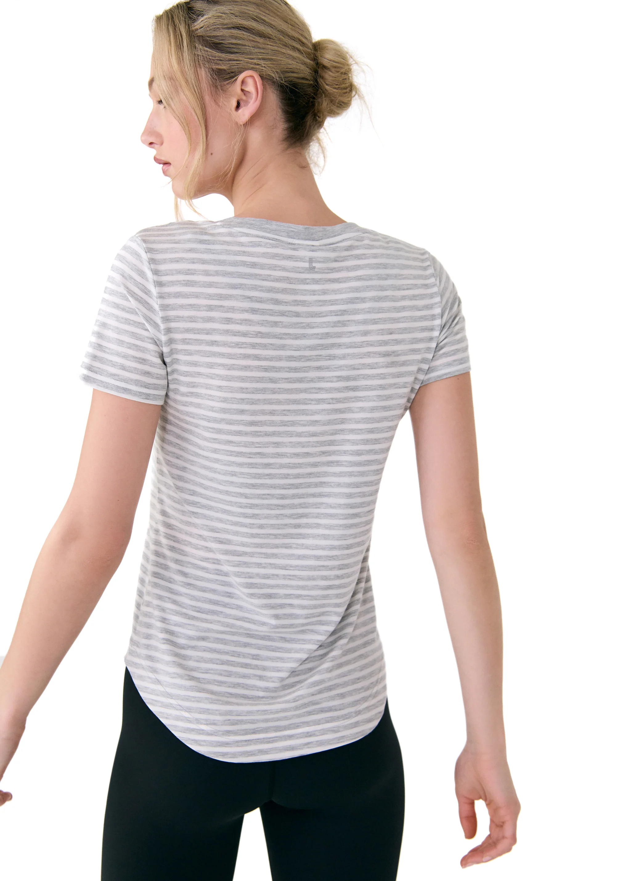 Dynamic V-neck - Image 27