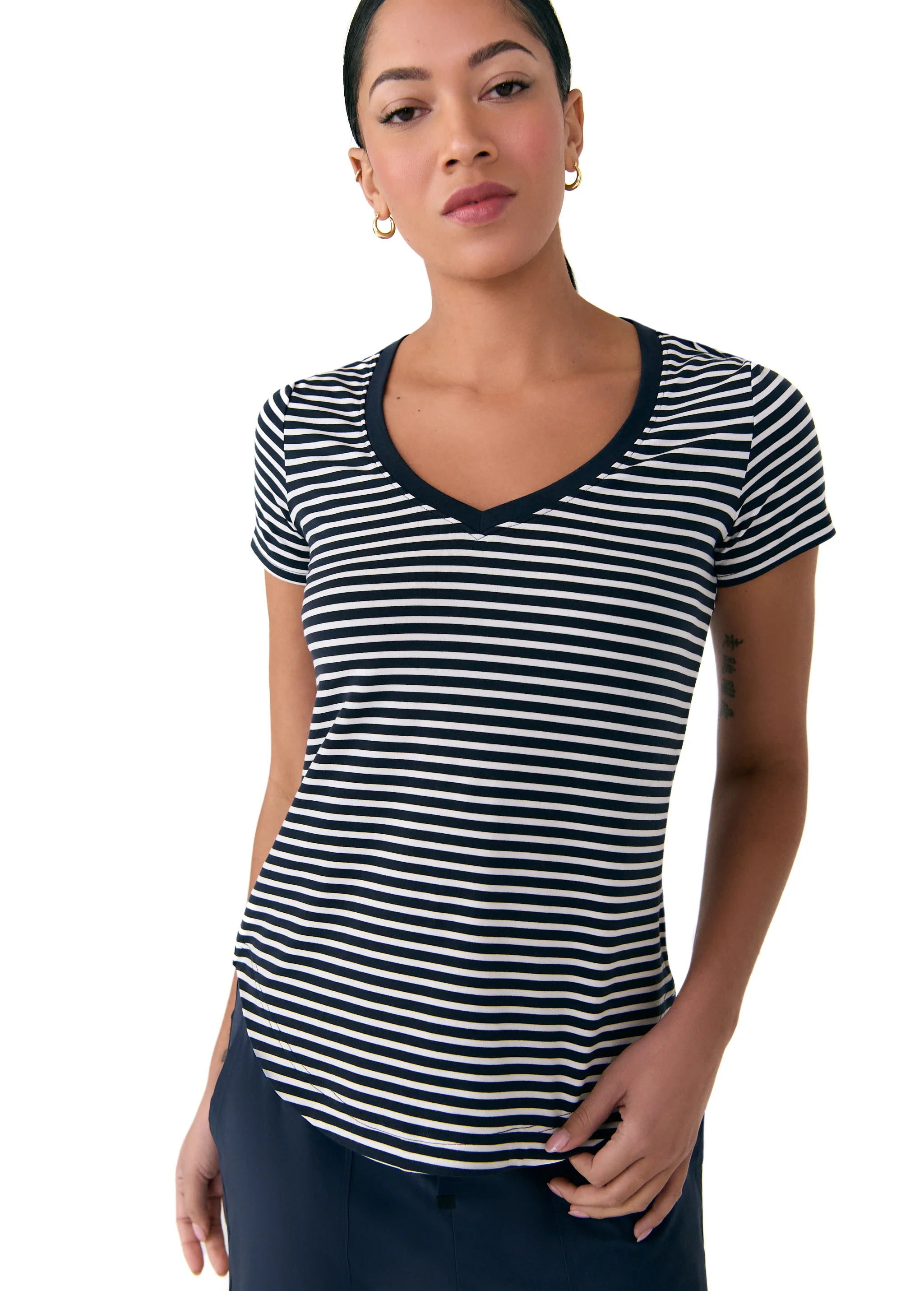 Dynamic V-neck - Image 36