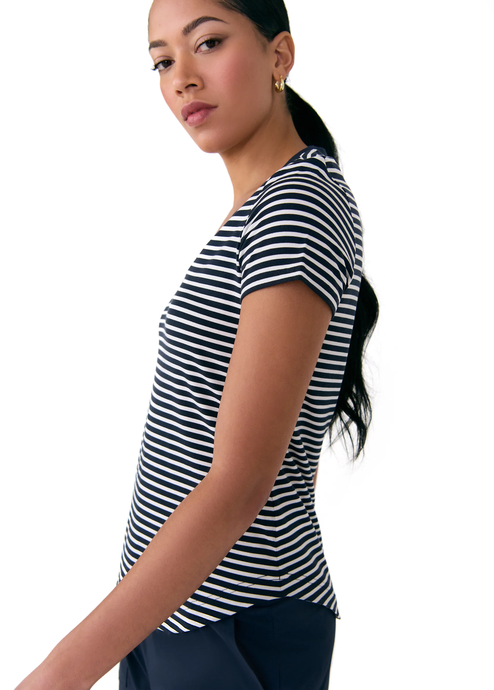 Dynamic V-neck - Image 38