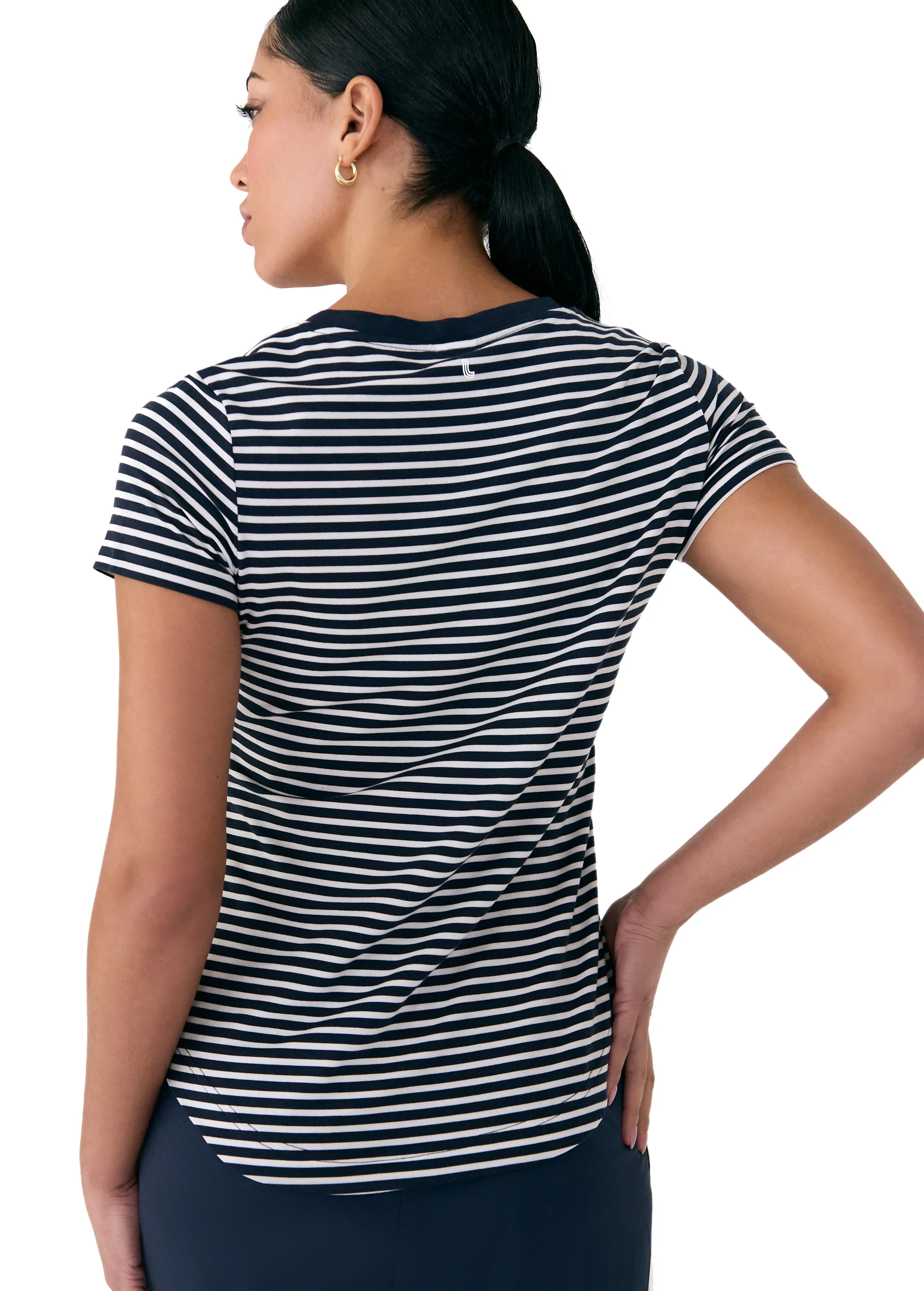 Dynamic V-neck - Image 39