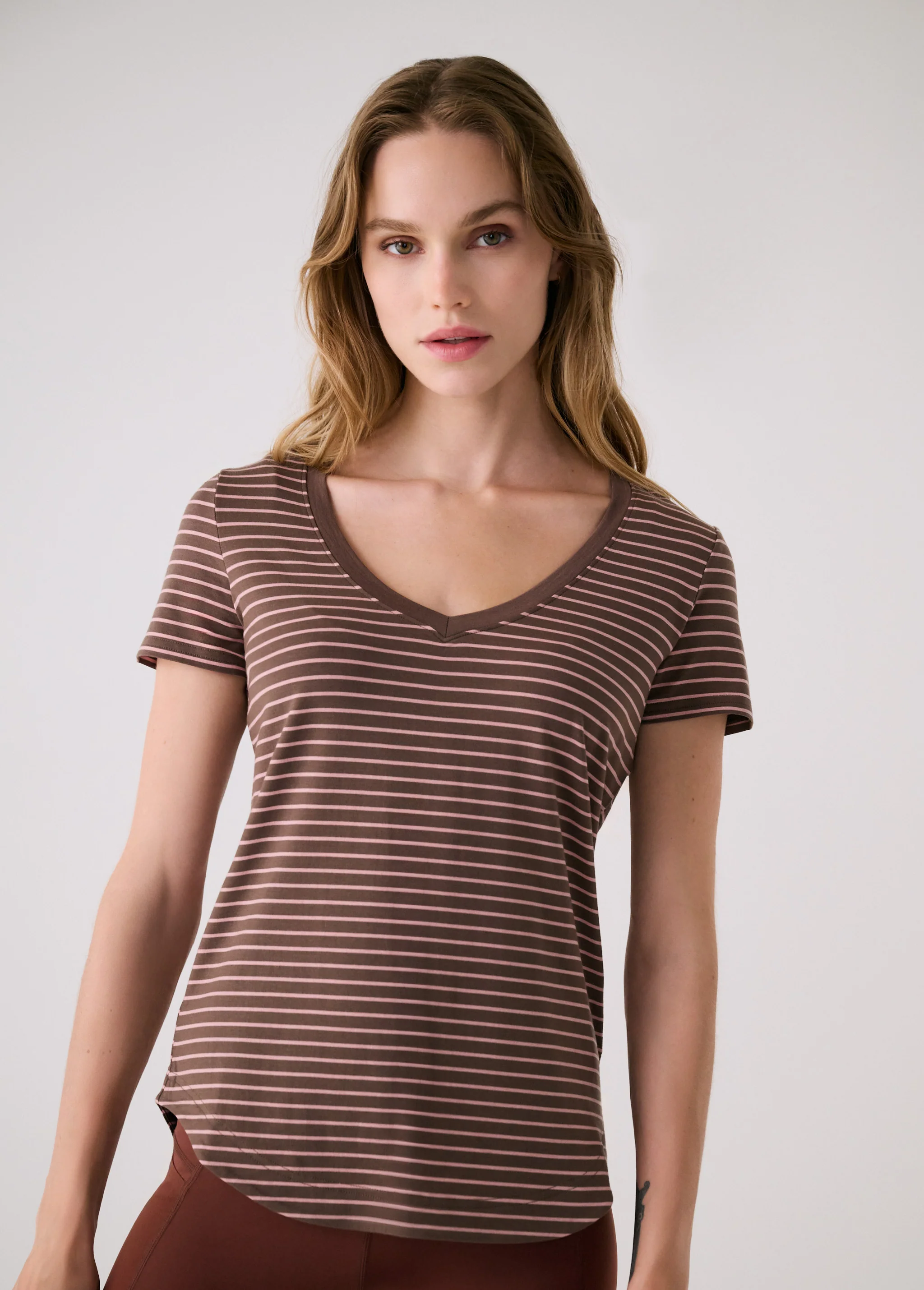 Dynamic V-neck - Image 40