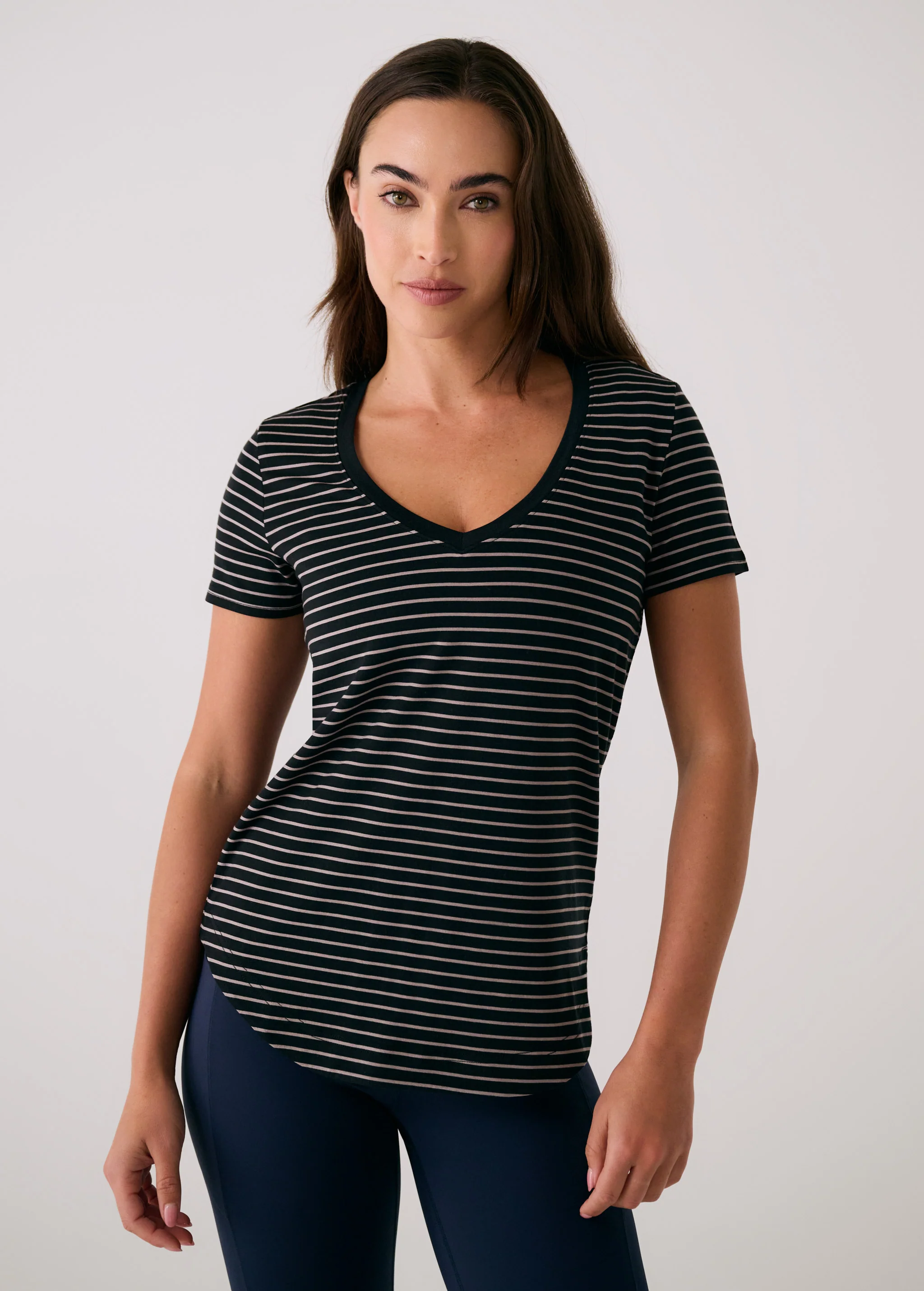 Dynamic V-neck - Image 44