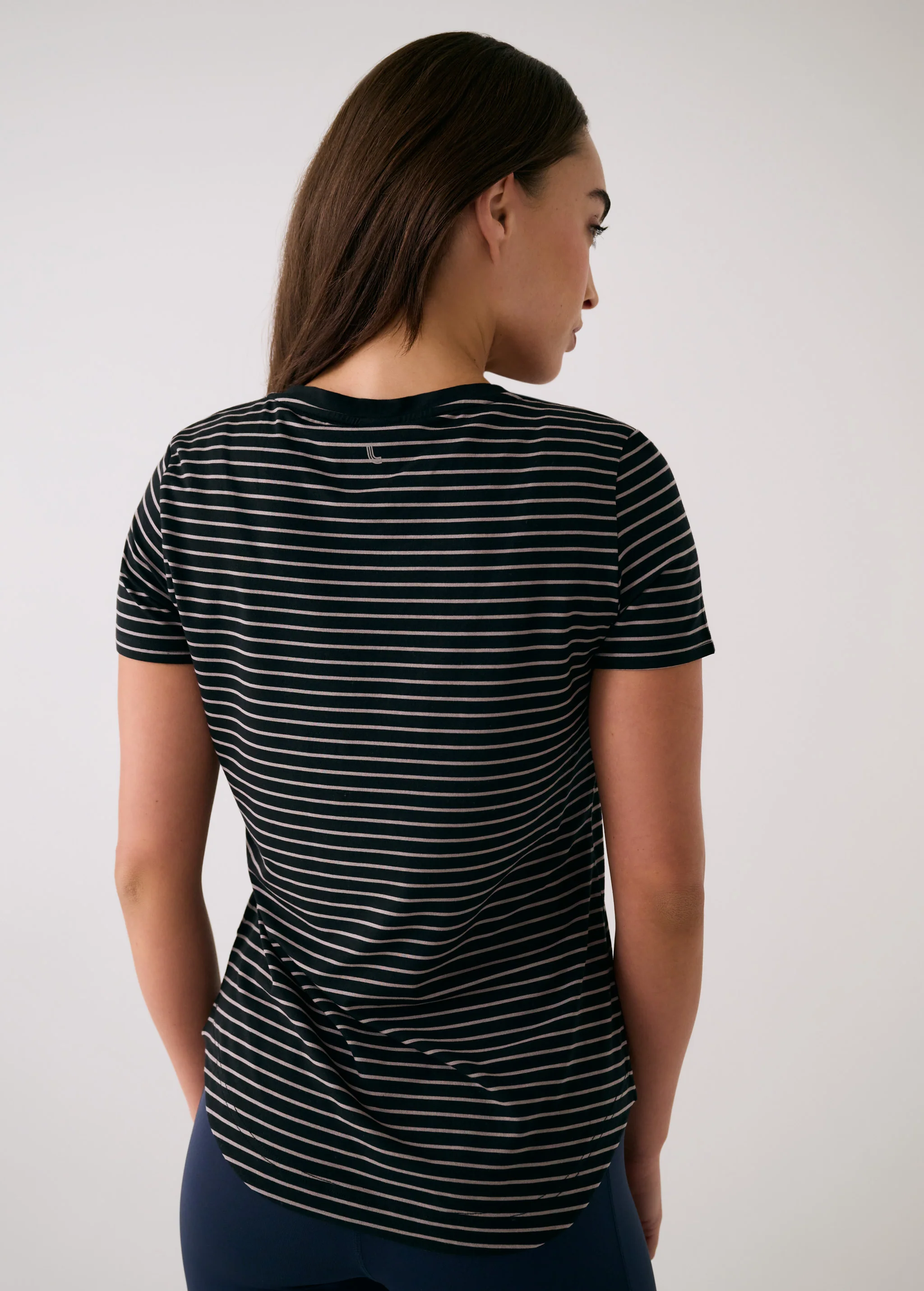 Dynamic V-neck - Image 46