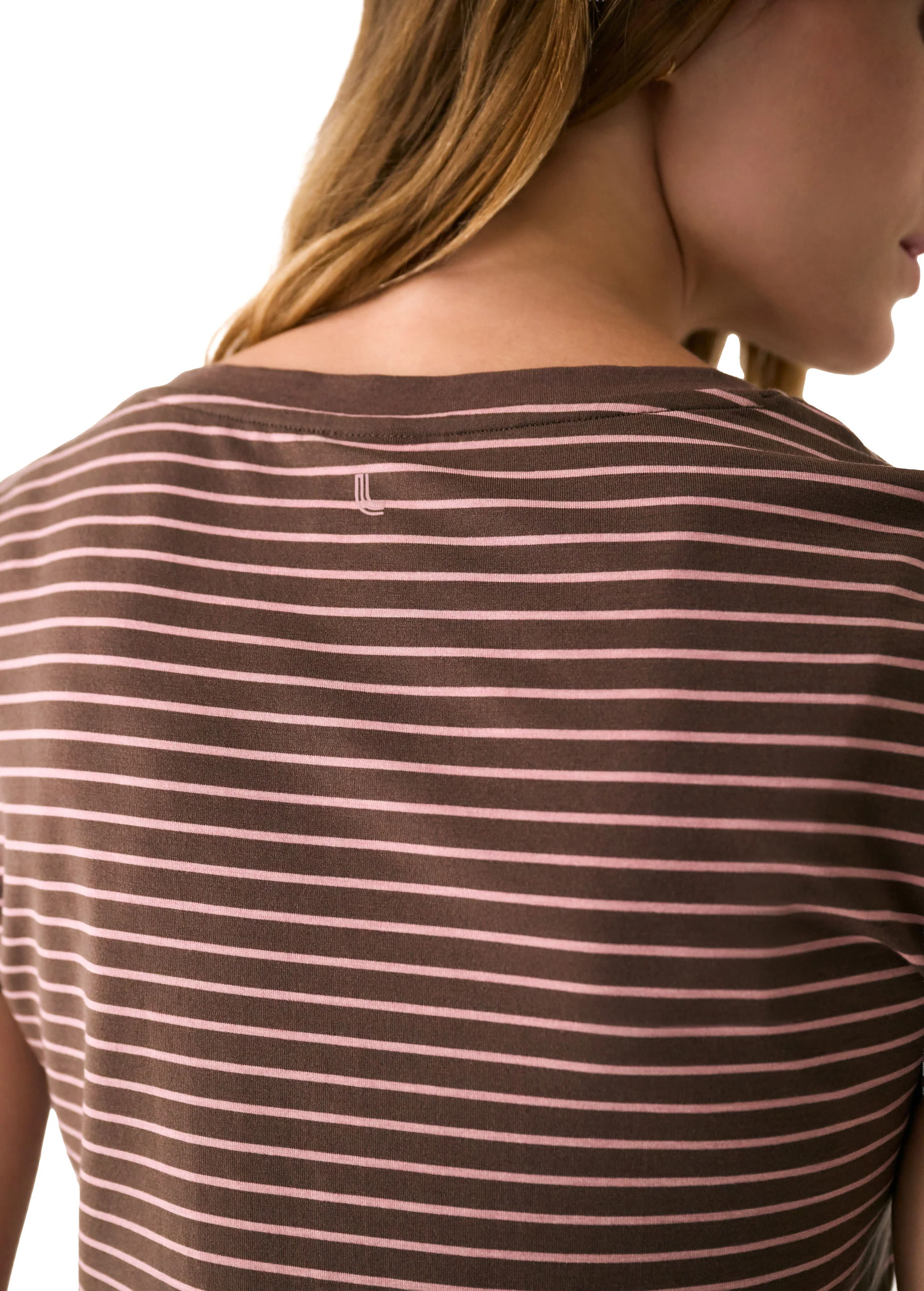 Dynamic V-neck - Image 51