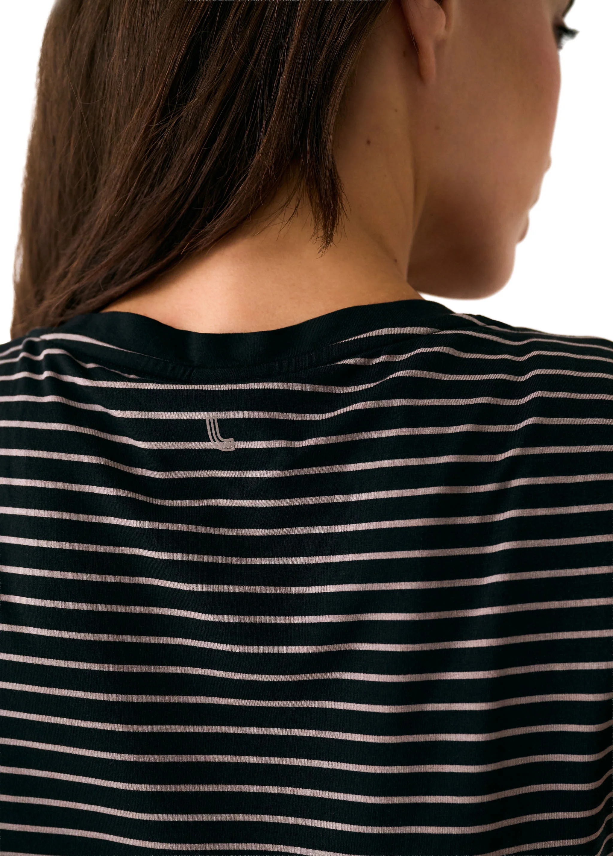 Dynamic V-neck - Image 55