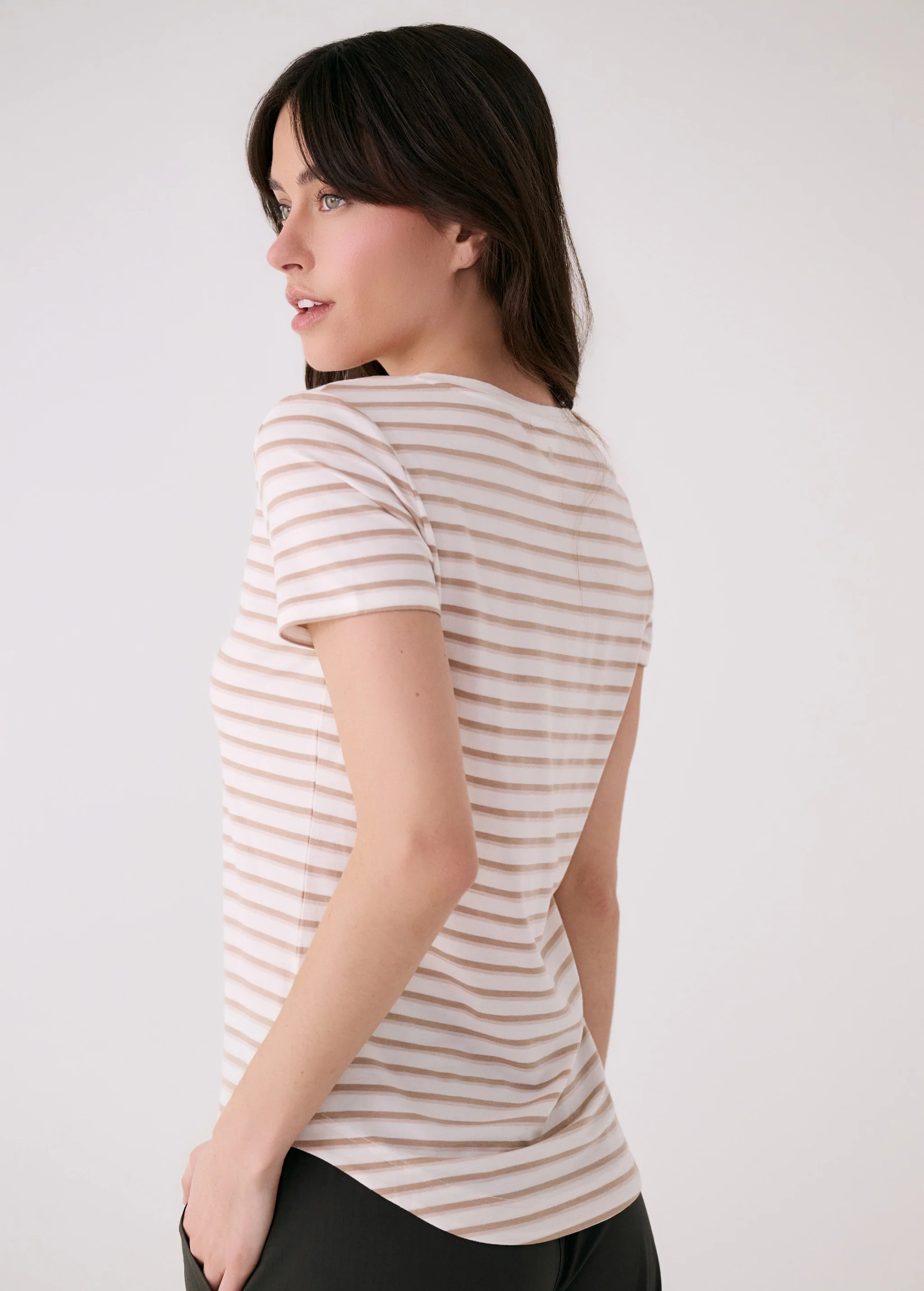Dynamic V-neck - Image 62