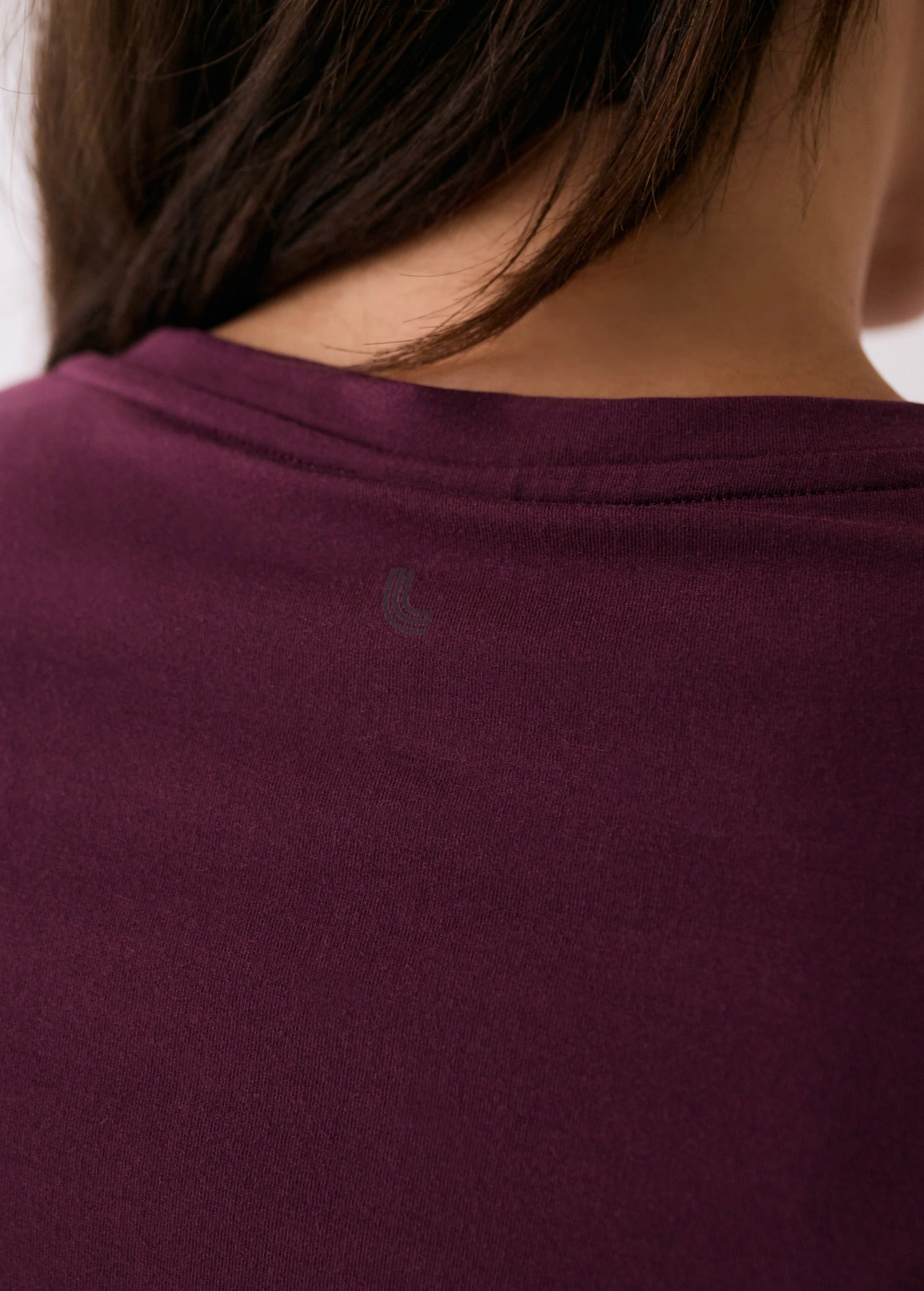 Dynamic V-neck - Image 7