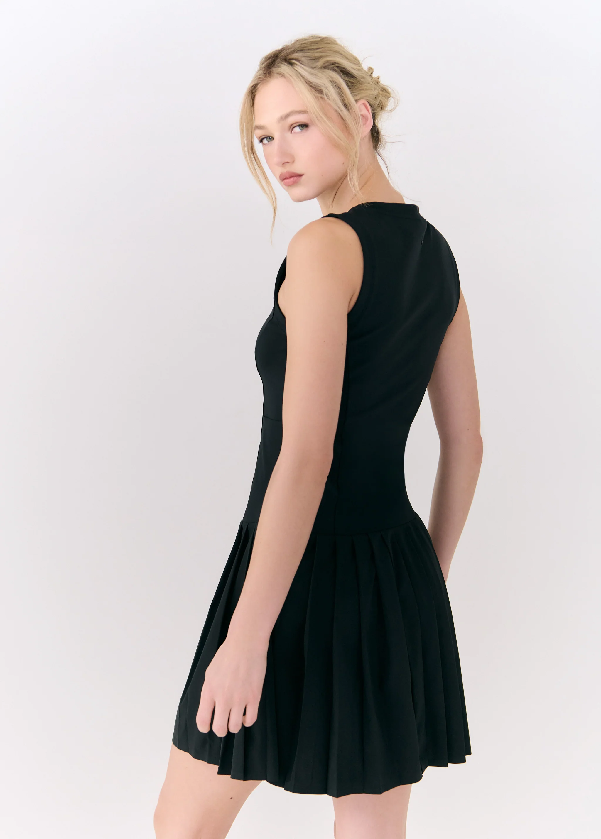 Game Sleeveless Dress - Image 8