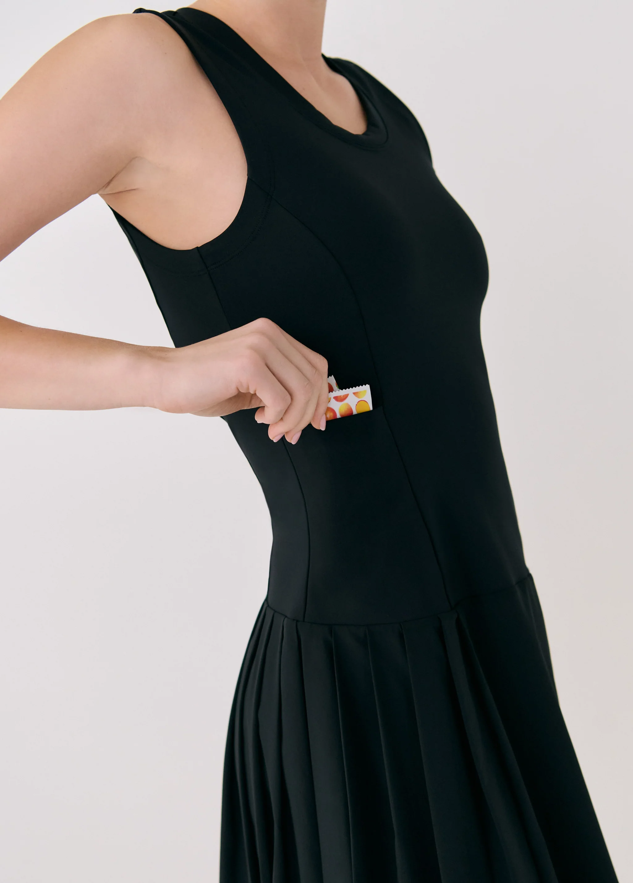 Game Sleeveless Dress - Image 9