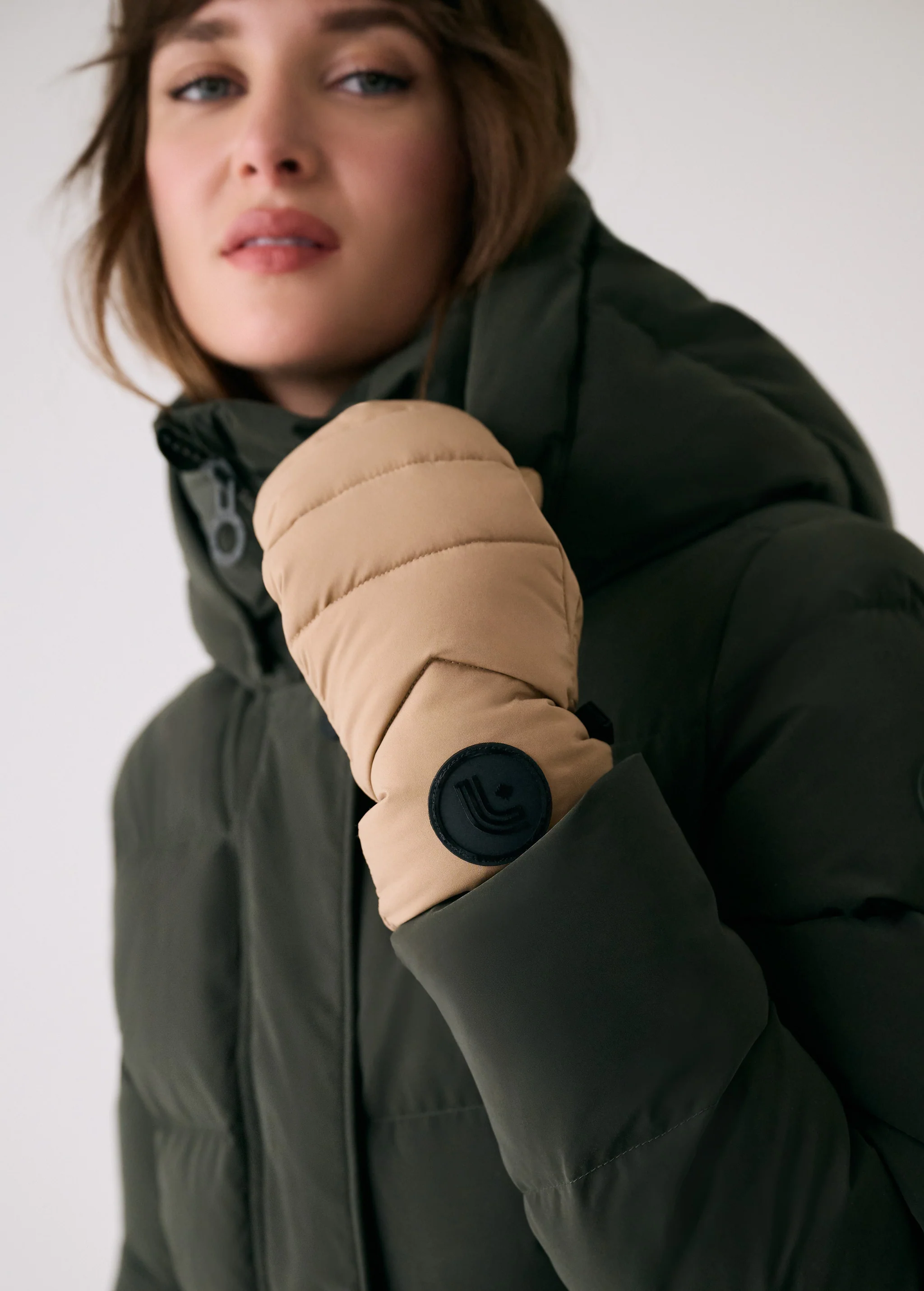 Lolë Down Mittens - Image 3