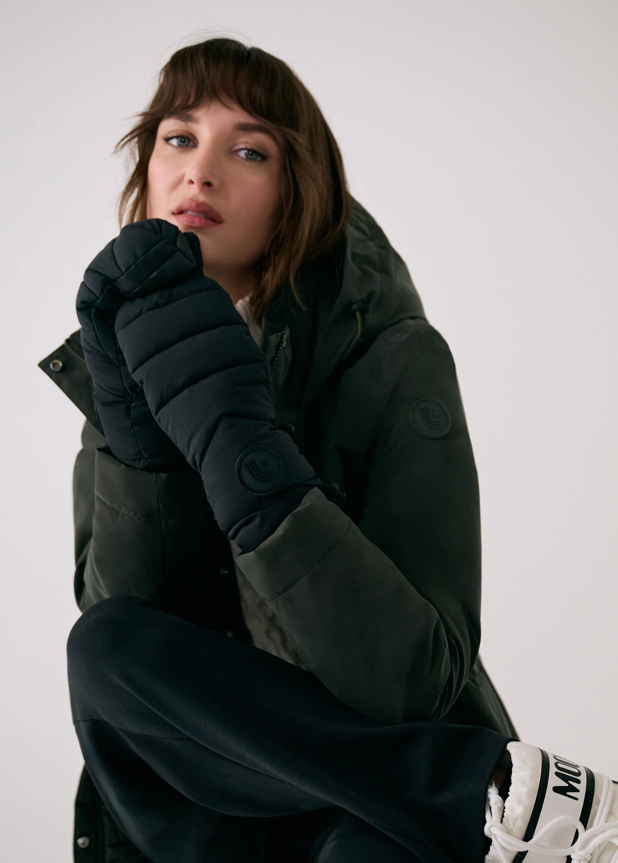 Lolë Down Mittens - Image 4