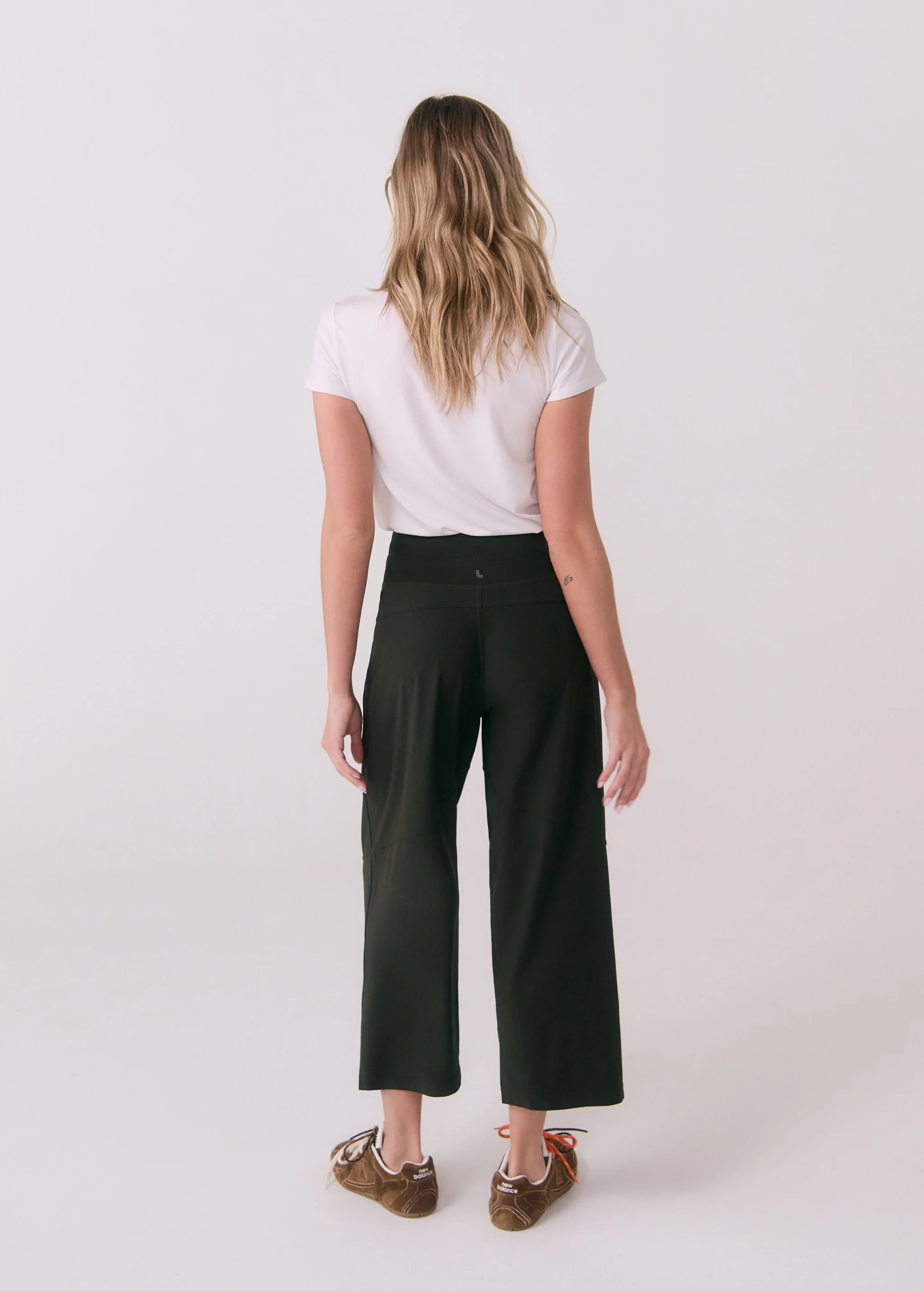 Momentum Cropped Pants - Image 4