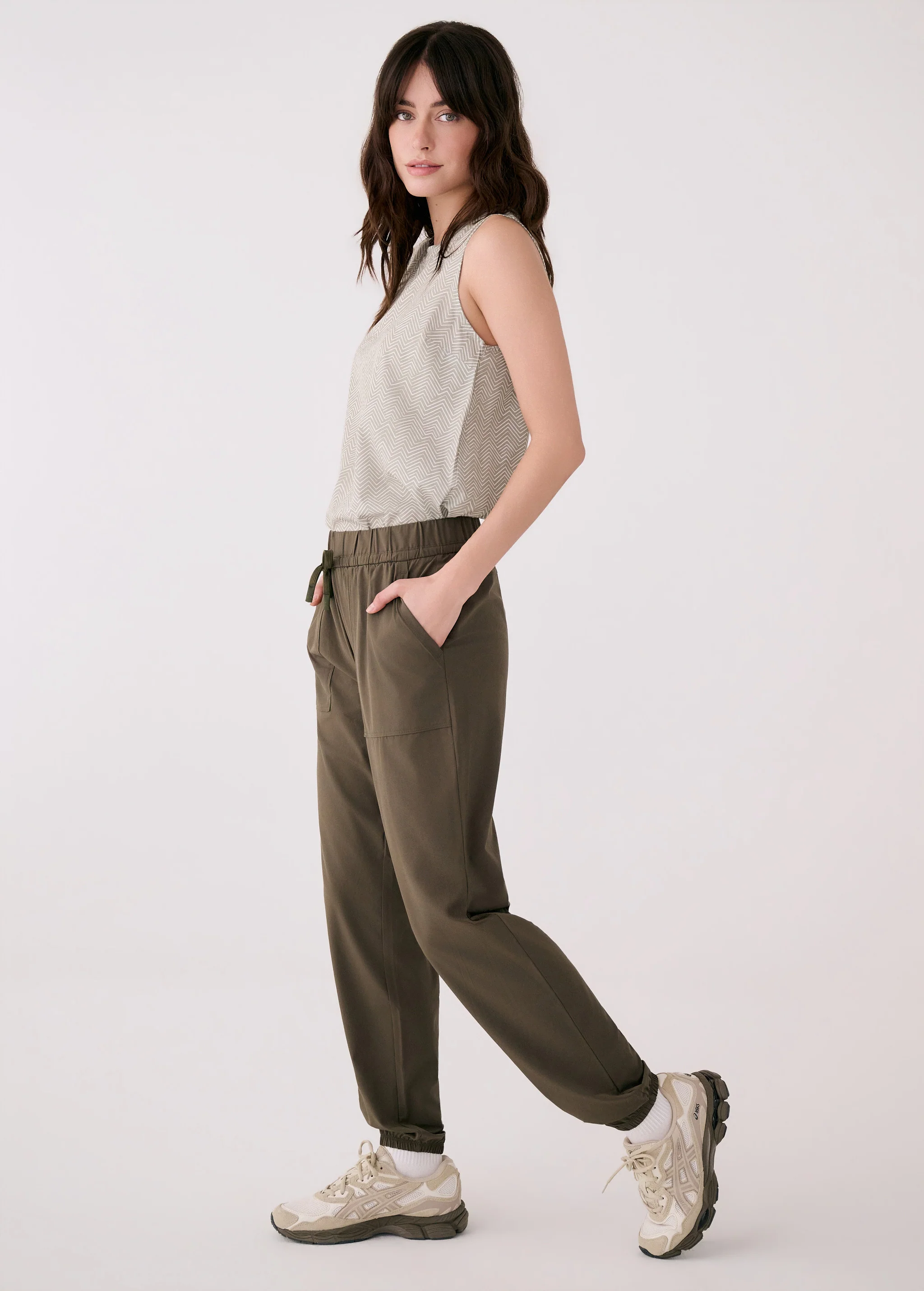 Olivie Light Jogger - Image 21