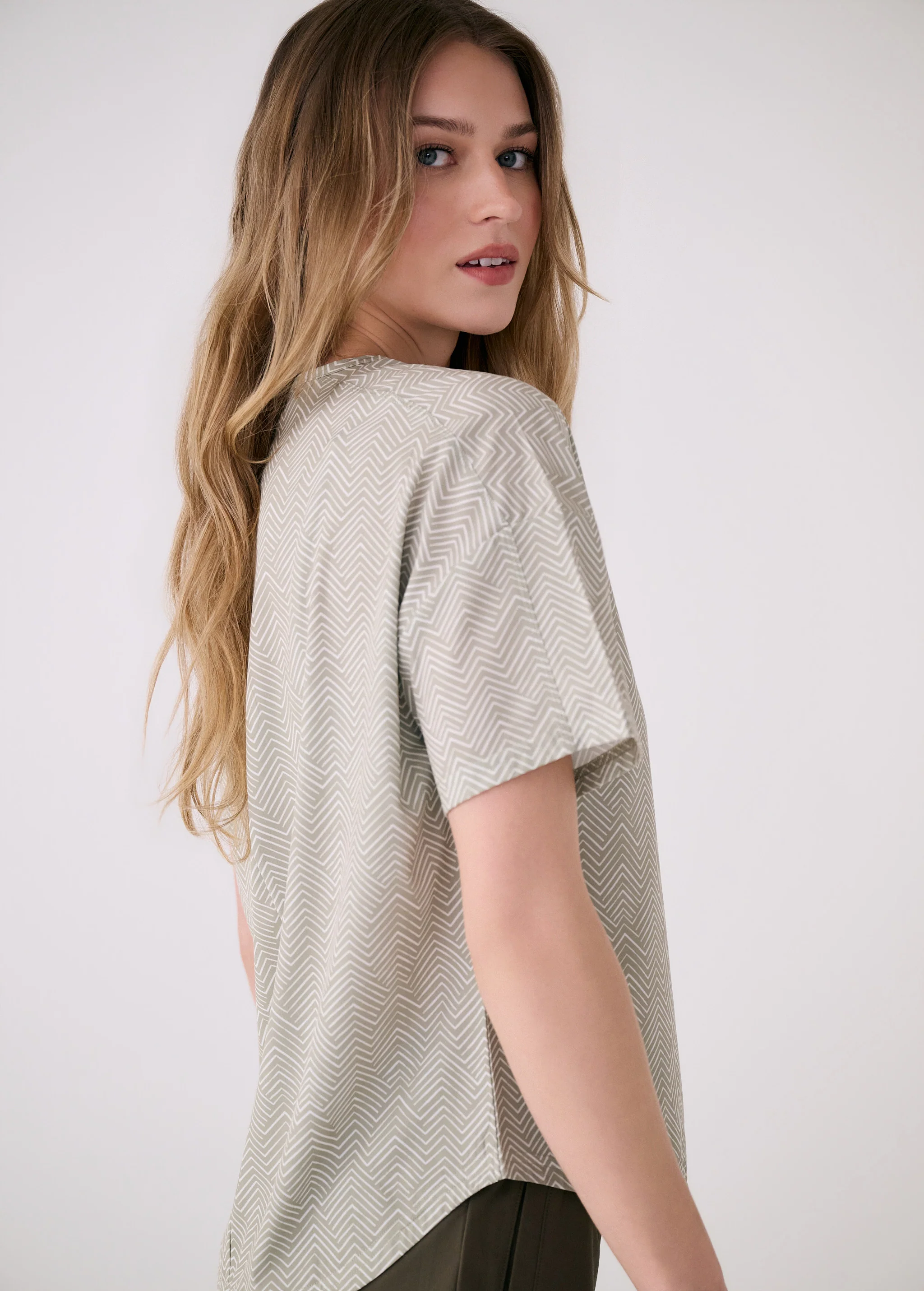 Olivie Short Sleeve - Image 8