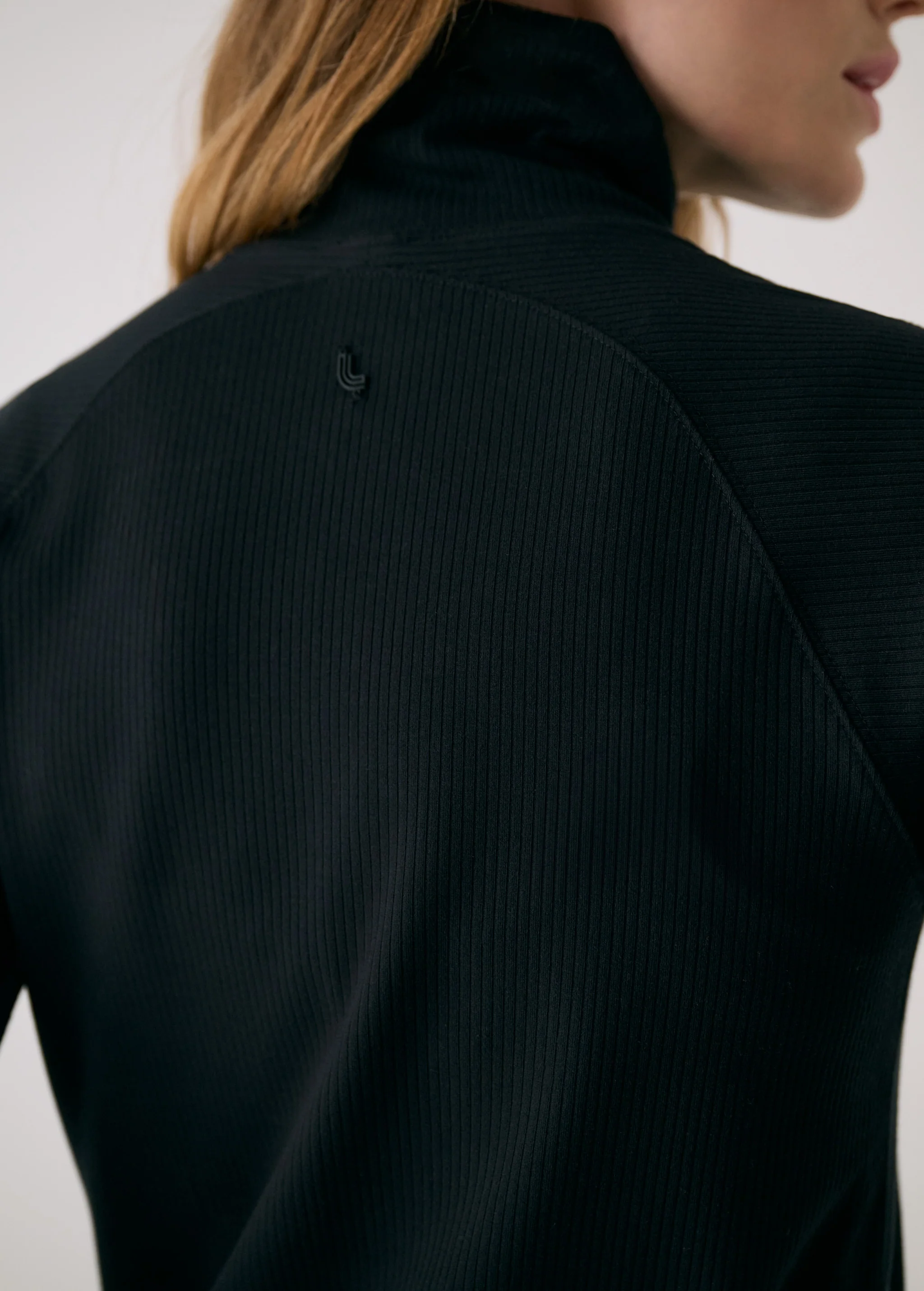 Traverse Turtleneck - Image 10